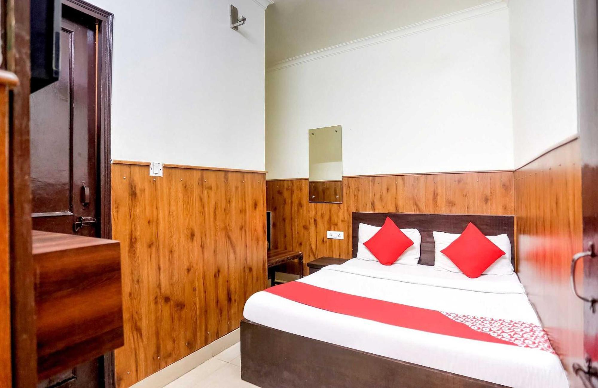 Hotel O Shri Sai Guest House Delhi  Bagian luar foto